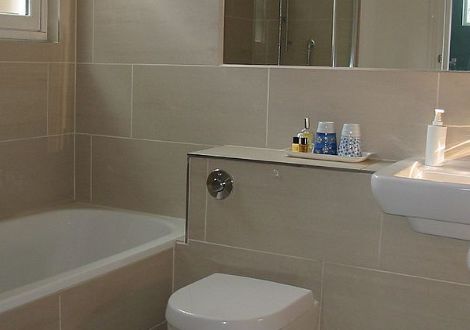 Twin rooms' private bathroom